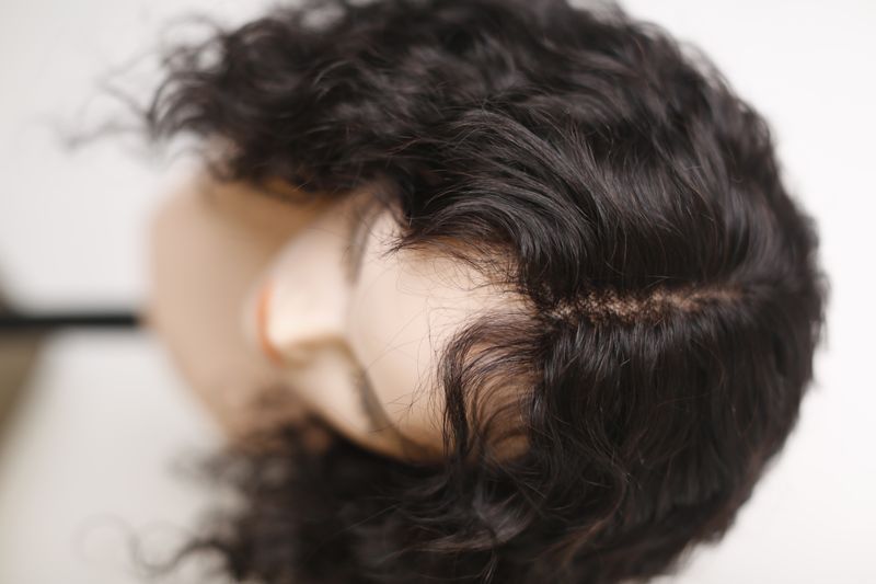 Naturalna peruka damska 31652 Wigs M (1В) Ciemne włosy średniej długości - фото