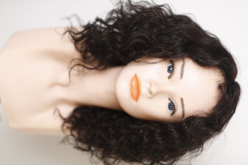 Naturalna peruka damska 31652 Wigs M (1В) Ciemne włosy średniej długości - фото