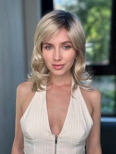 Перука жіноча 041463 Alive Mono Part (Champagne Rooted). Штучне світле волосся середньої довжини - фотографія