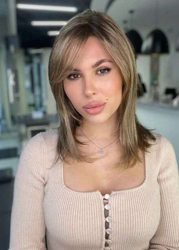 Штучна перука жіноча 041569 Sara (Middleblonde) Русяве довге волосся - фотографія