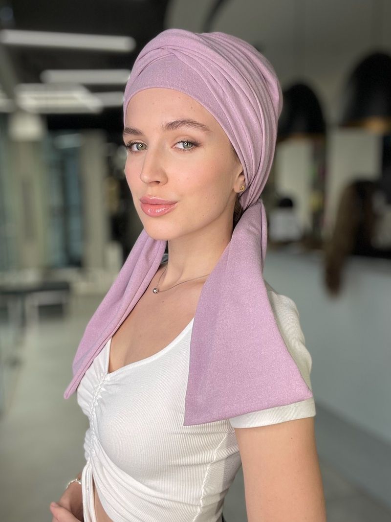 Headwear 11655 Model beanie with ribbons
