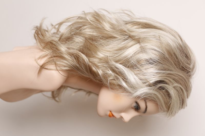 Wig 041095 California Mono Part (PastelBlonde Rooted)