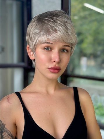Synthetic women's wig 041574 Foxy Small (Snow Mix) Gray short hair