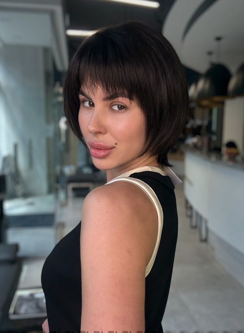 Натуральна перука жіноча 31664 VI-NATURAL-bob3-8 (NATURAL) Темне коротке волосся  - фотографія