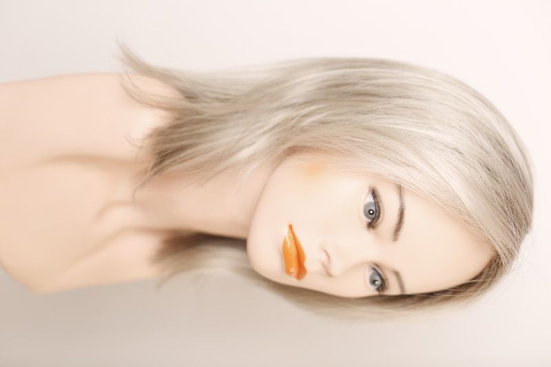 Peruka damska 041329 Flirt (Pearl Rooted) Sztuczne włosy blond średniej długości - фото