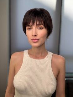 Перука жіноча 31303 H1727HH (1B). Натуральне темне коротке волосся - фотографія