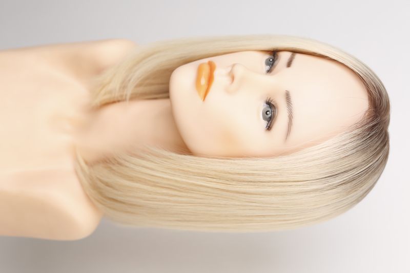 Натуральна перука жіноча 31655 Wigs M Lace Top (SBT18/60) Світле волосся середньої довжини - фотографія