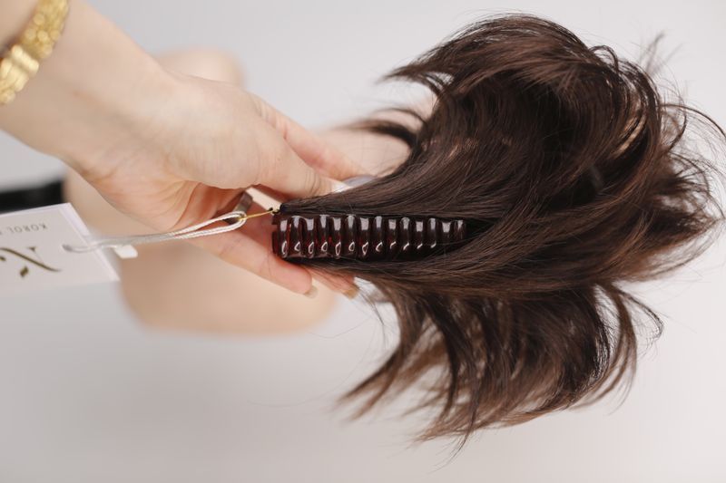 Шиньйон на крабі 90724 HKARINA (2SP33). Штучне руде коротке волосся - фотографія