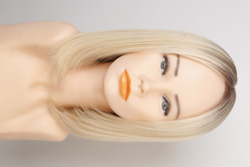Натуральна перука жіноча 31655 Wigs M Lace Top (SBT18/60) Світле волосся середньої довжини - фотографія