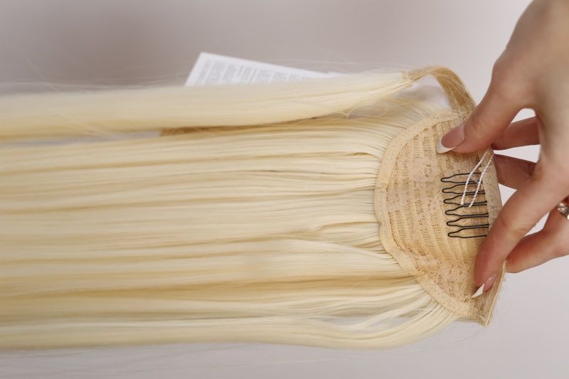 Buns 90111 KP06 (613) Artificial blonde long hair