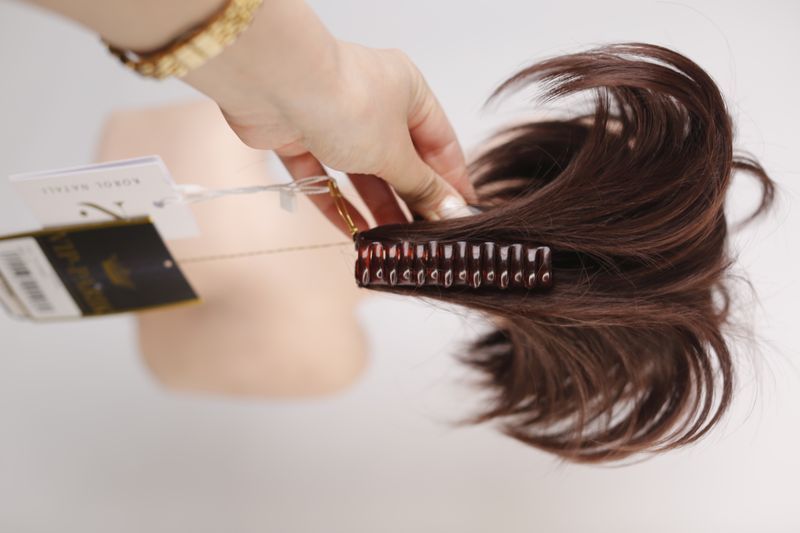 Шиньон на крабе 90727 HIVA TERMO (33). Искусственные рыжие короткие волосы - фото