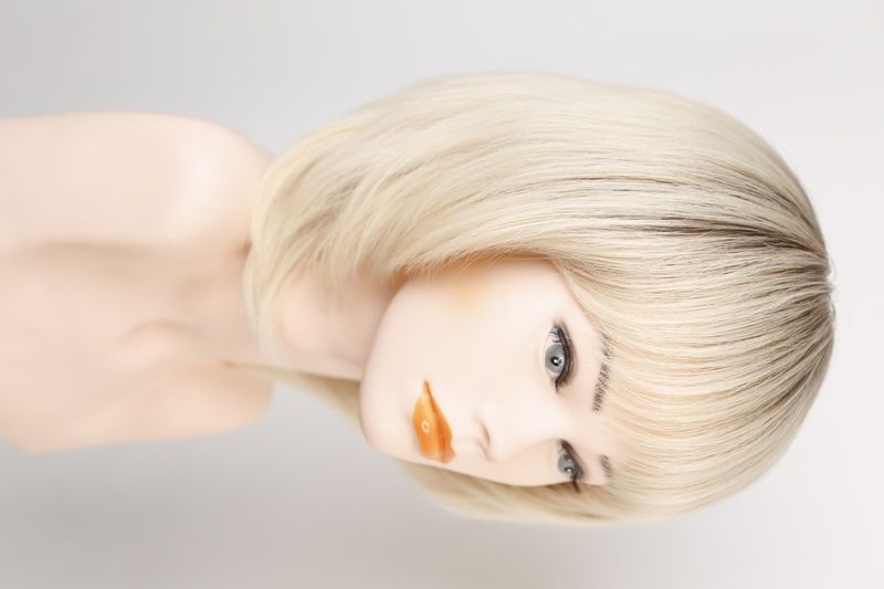Натуральна перука жіноча 31632 Wigs-7T/60 (7T/60) Світле волосся середньої довжини - фотографія