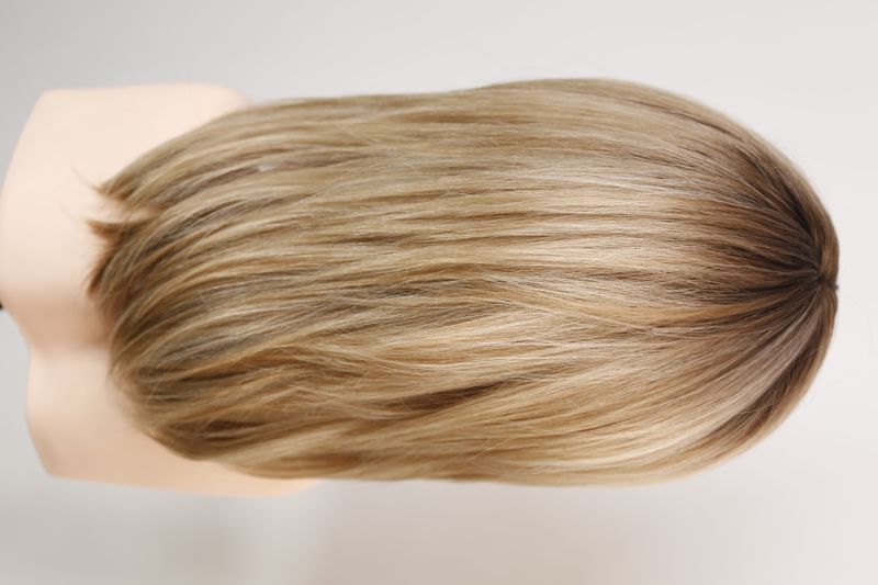 Wig women's 4649 HEVRO 100-200 (Y928) Artificial blonde hair of medium length