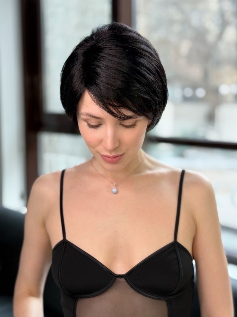 Natural wig women's 31587 VEGA HH (1) Dark hair medium length