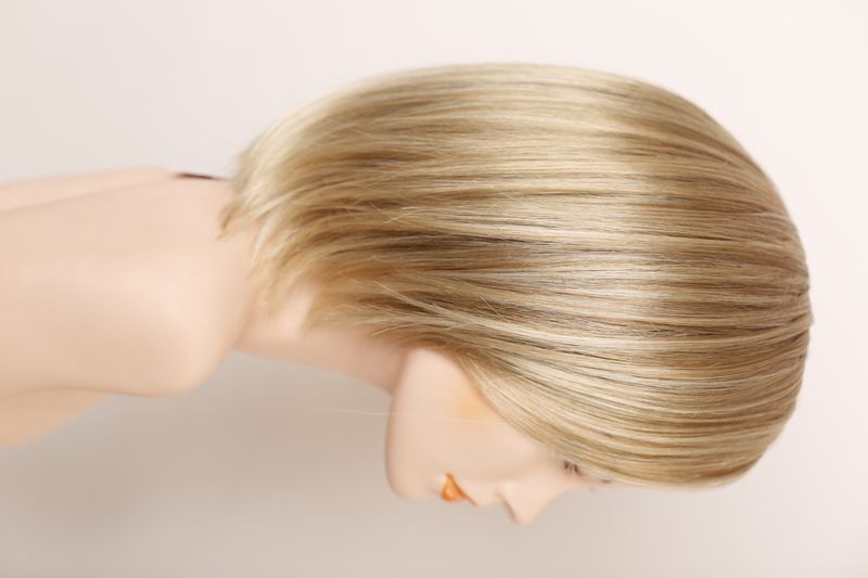 Synthetic women's wig 041546 Eli (Light Blonde) Blonde hair of medium length