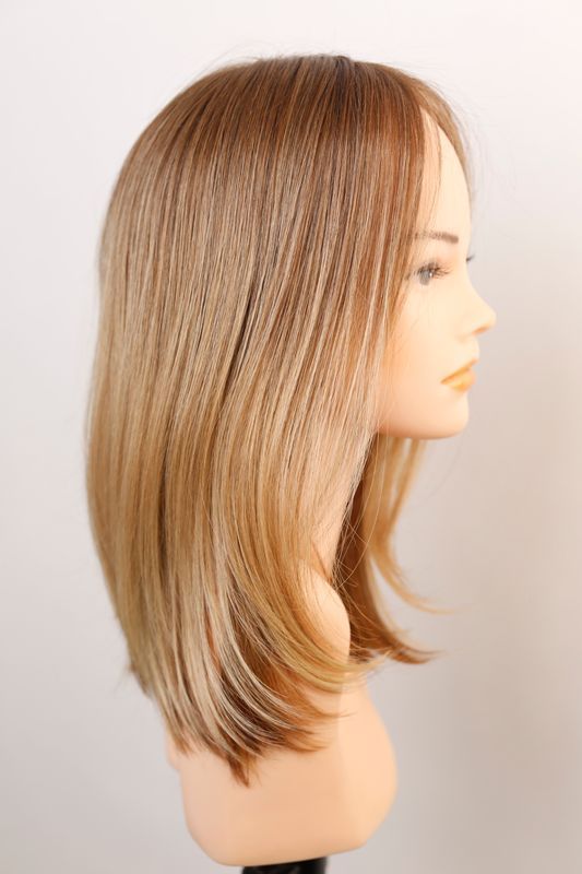 Штучна перука жіноча 041567 Hi Uno (12/14/26+12 Dark Blond Balayage) русяве волосся середньоъ довжини - фотографія