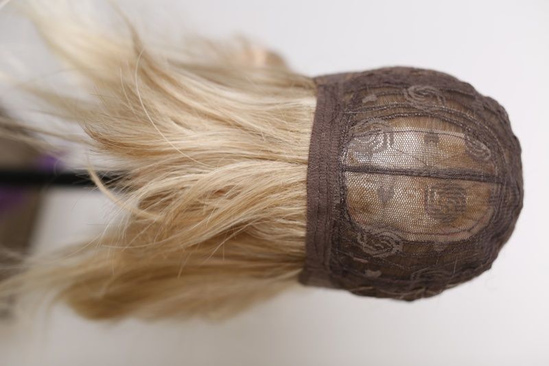 Synthetic wig women's 53243 242-3 (24/613) Blonde medium hair